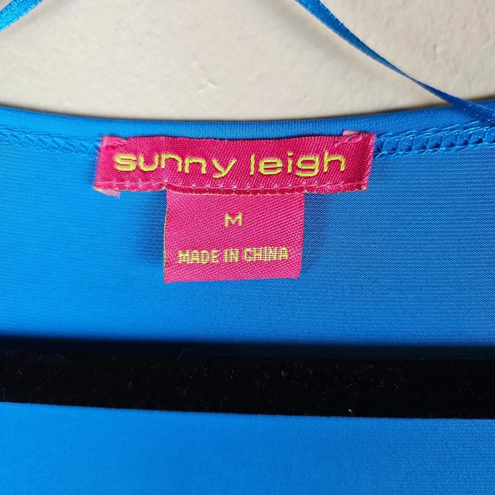 Sunny Leigh dive into